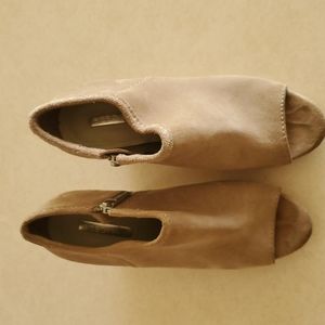 BCBGeneration taupe suede wedges, size 6m
